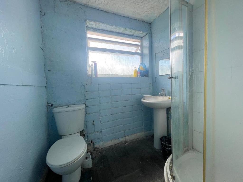 Lot: 42 - SEMI-DETACHED HOUSE FOR IMPROVEMENT - Shower room with W.C.